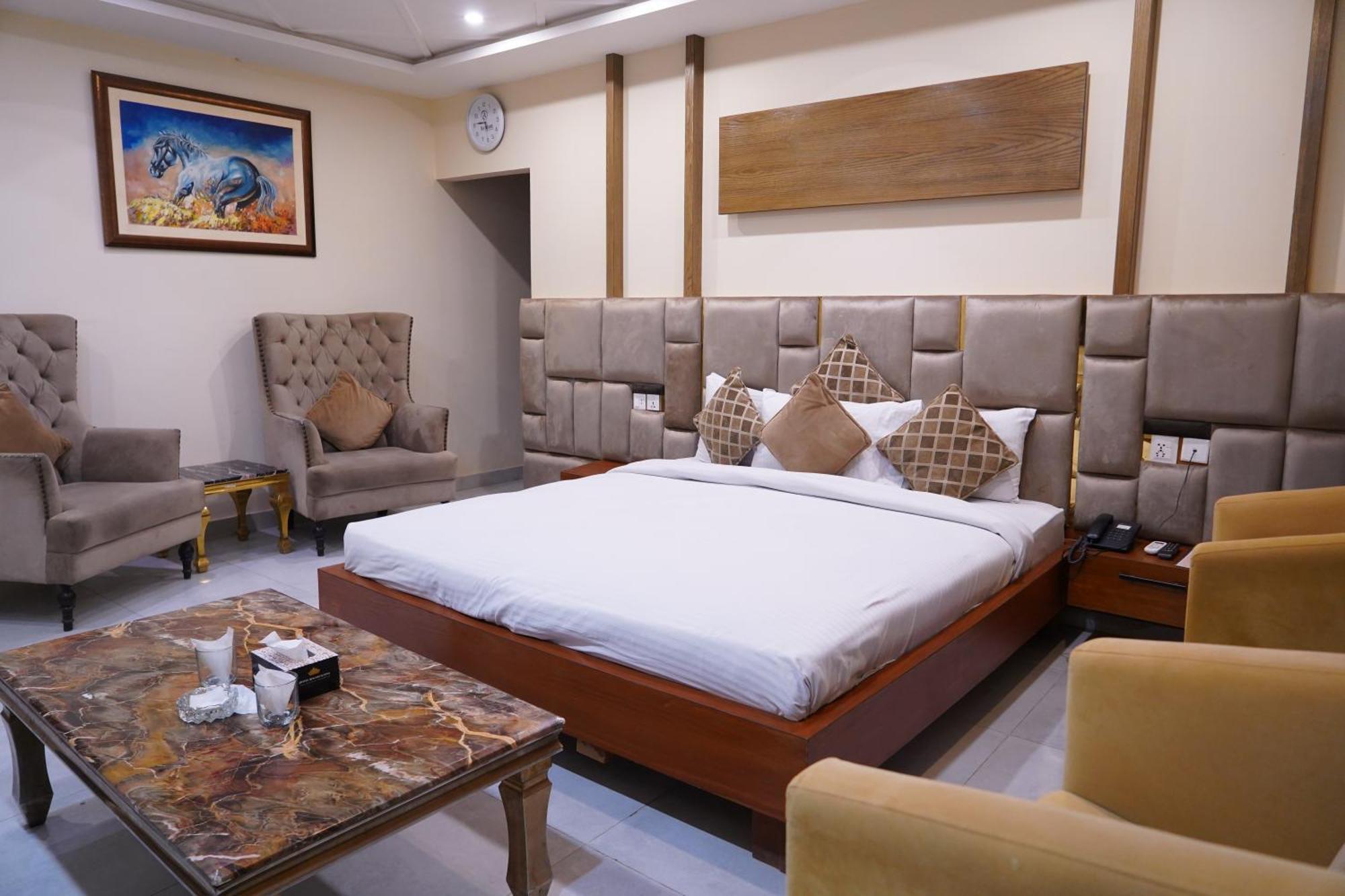 Hotel Avalon Suites Μουλτάν Εξωτερικό φωτογραφία